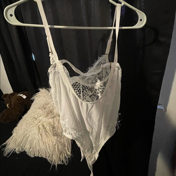 Tons of clothes! Doing a closet clean out, everything I’m selling for cheap! - Picture 4 of 14